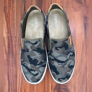 Men’s OluKai slip ons